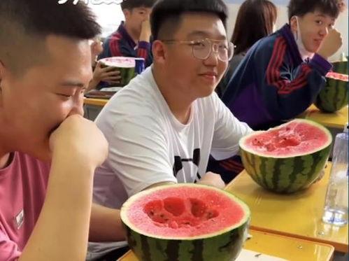 老板吃瓜留钱,揭秘企业内部“瓜田”背后的经济智慧