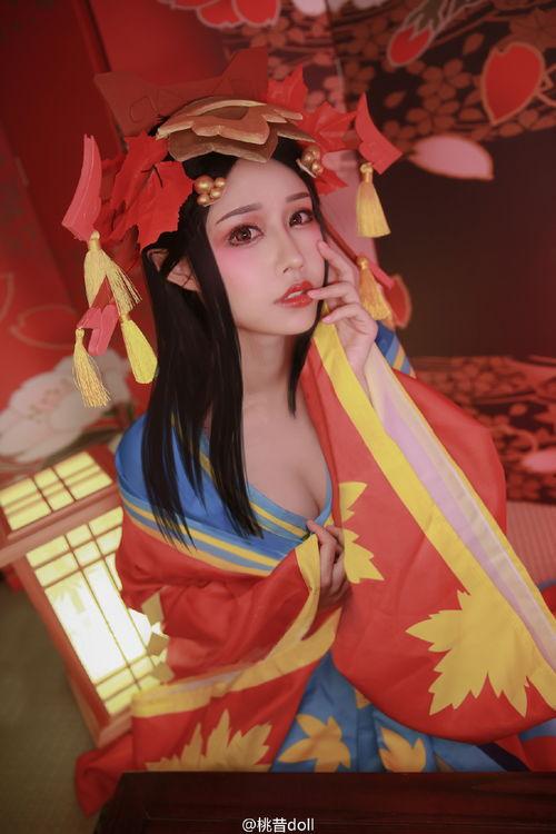 僵尸女cos吃瓜,吃瓜群众纷纷围观!